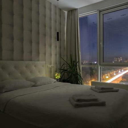 Black&White Apartment In Smart Plaza Kiew Exterior foto
