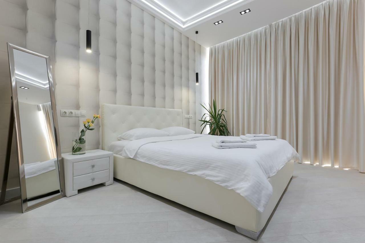 Black&White Apartment In Smart Plaza Kiew Exterior foto