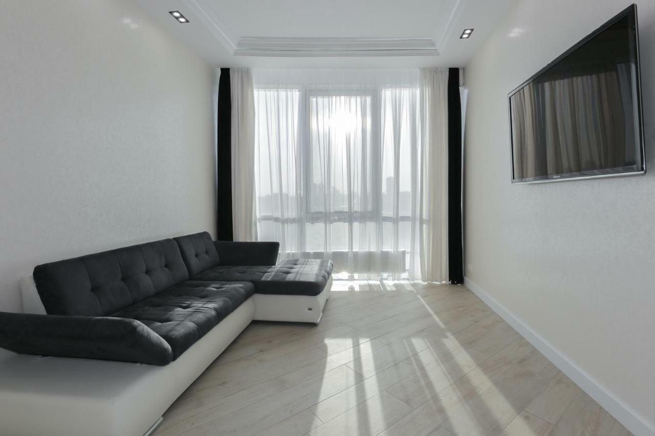 Black&White Apartment In Smart Plaza Kiew Exterior foto