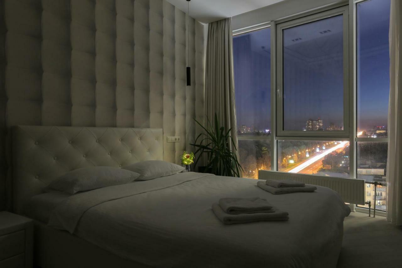 Black&White Apartment In Smart Plaza Kiew Exterior foto