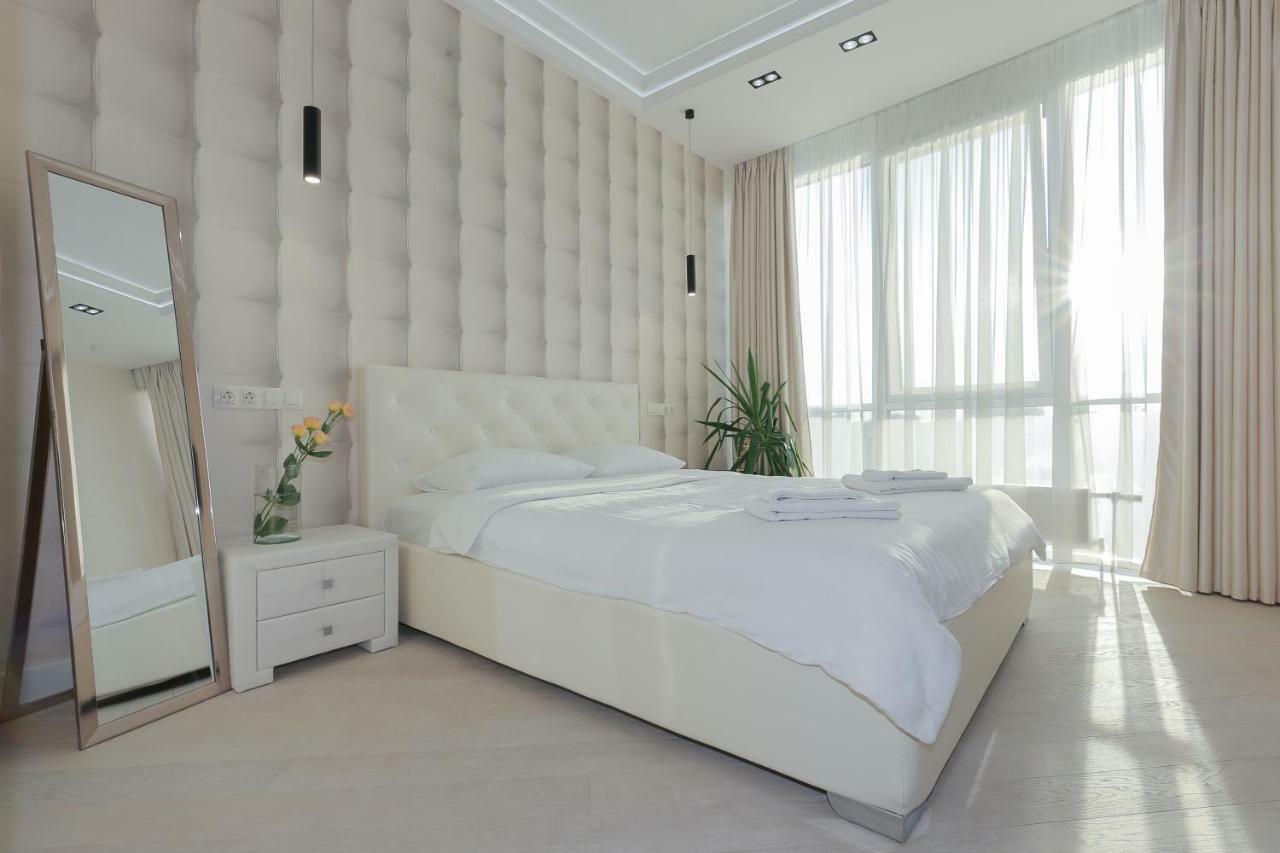 Black&White Apartment In Smart Plaza Kiew Exterior foto