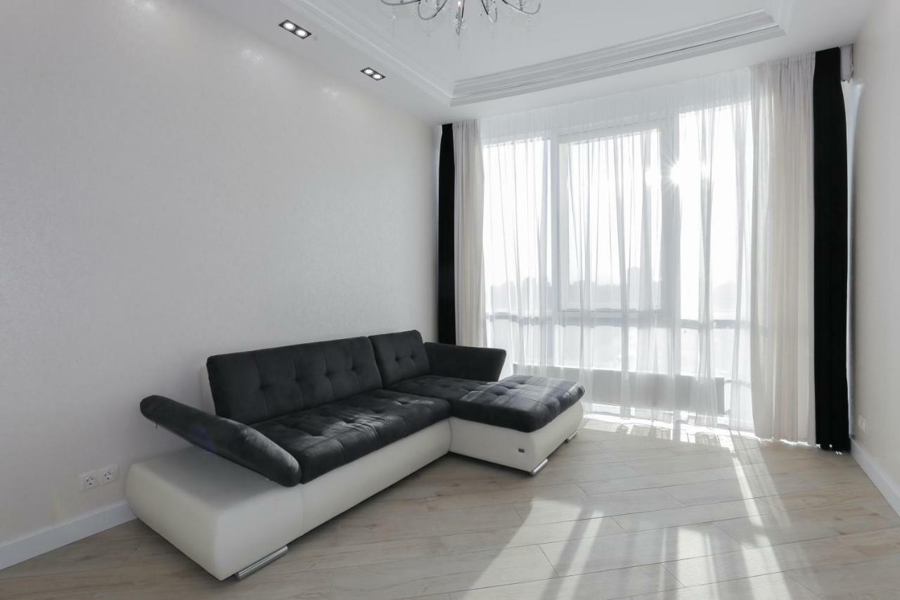 Black&White Apartment In Smart Plaza Kiew Exterior foto