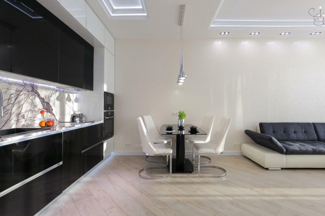Black&White Apartment In Smart Plaza Kiew Exterior foto